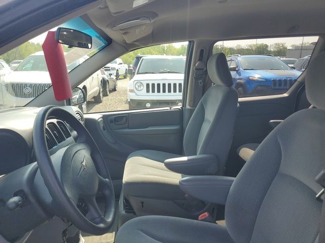 2005 Chrysler Town & Country Base