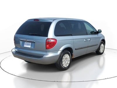 2005 Chrysler Town & Country Base