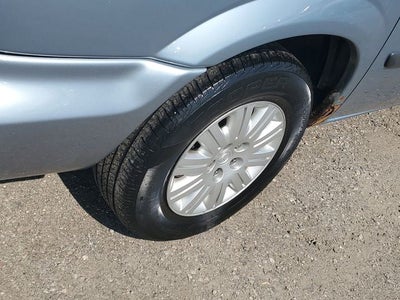 2005 Chrysler Town & Country Base