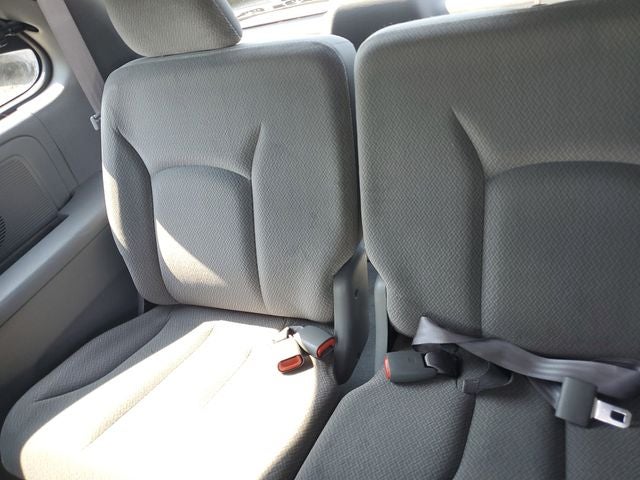 2005 Chrysler Town & Country Base