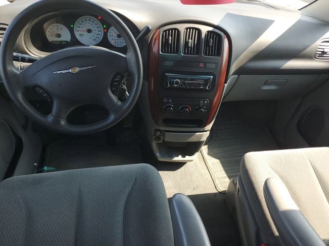 2005 Chrysler Town & Country Base
