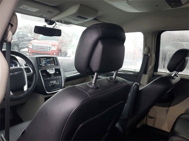 2016 Chrysler Town & Country Touring-L