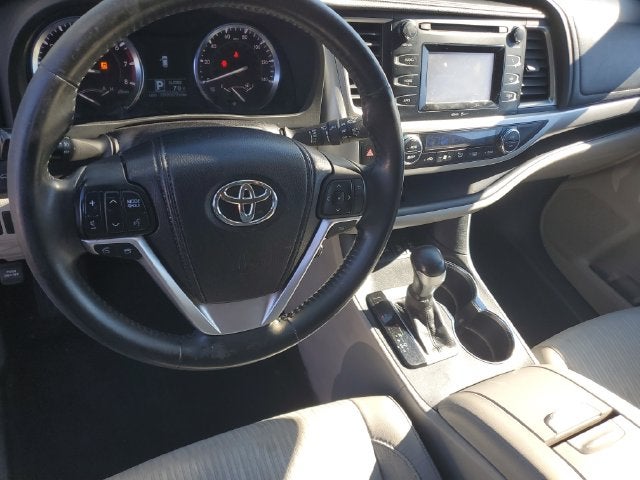 2014 Toyota Highlander LE Plus V6