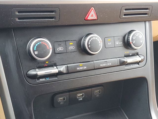 2024 Kia Carnival LX